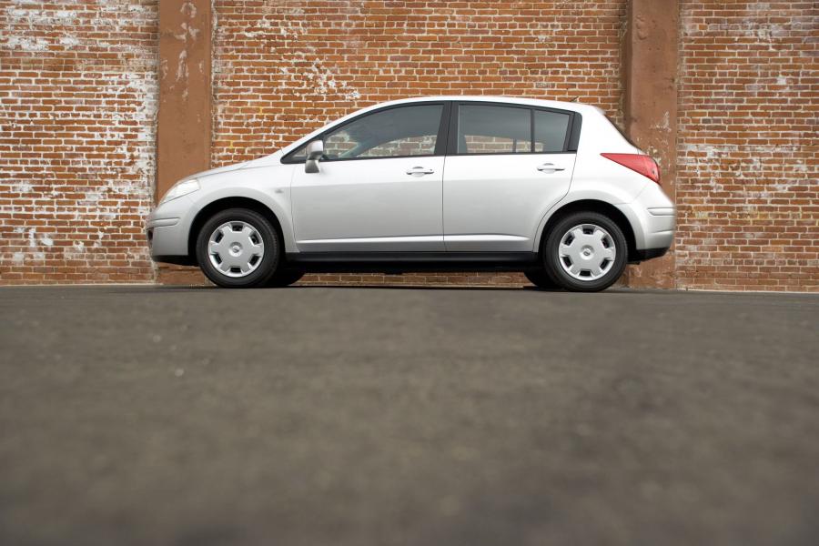  Nissan Tiida 2005 года  (фото 3 из 52)